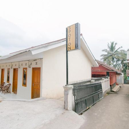 Ayu Homestay Syariah Sukabumi Kültér fotó